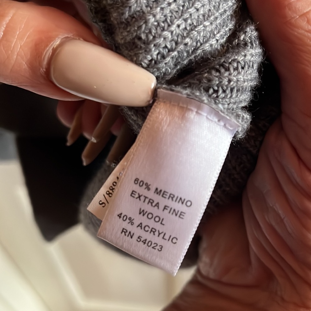 Banana Republic Cardigan - Picture 4 of 5